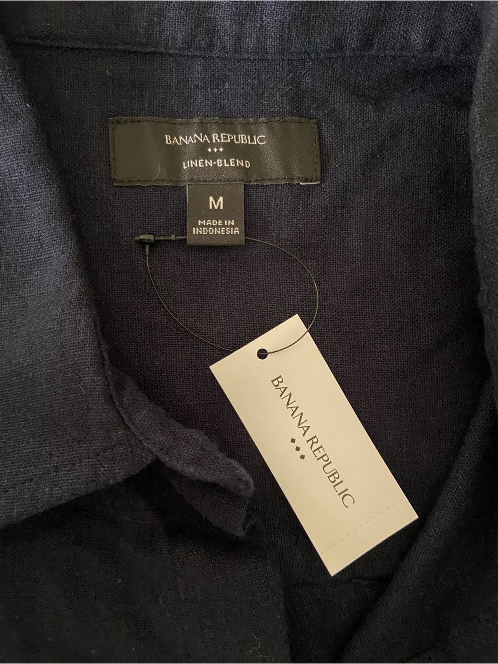 NWT - Banana Republic Linen Blend Dark Navy Button-Down Shirt - Medium - Picture 4 of 9